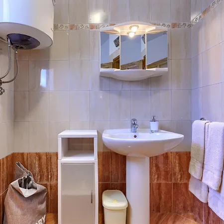 Semesterbostad Narcis - Pzn211 By Interhome *